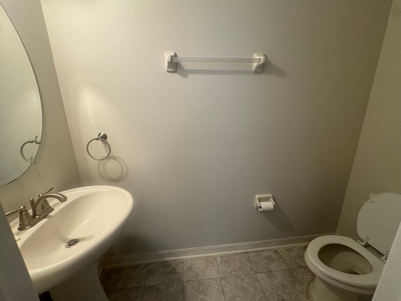 Building Photo - 1211 Chervil Dr