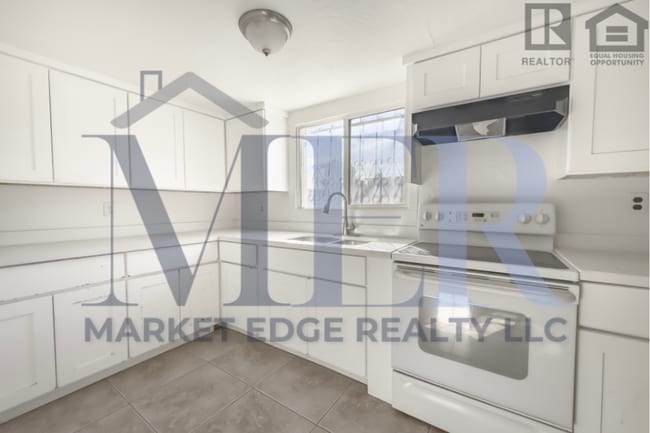 Building Photo - 2Bed/1Bath House at AZ-51/Thomas Rd! -- NO HOA! FENCED-IN YARD! -- NO APPLICATION FEE!