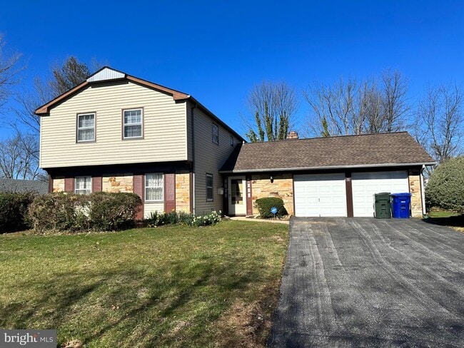 Primary Photo - 69 Thornhill Ln