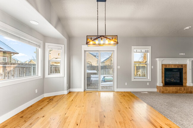 Building Photo - 987 N Knox Pl