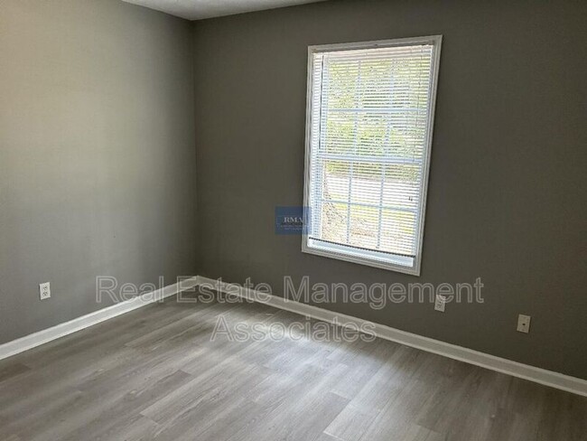 Building Photo - 1113 W Slaton Ave