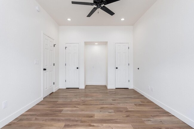 Building Photo - 908 S Manzanita Dr