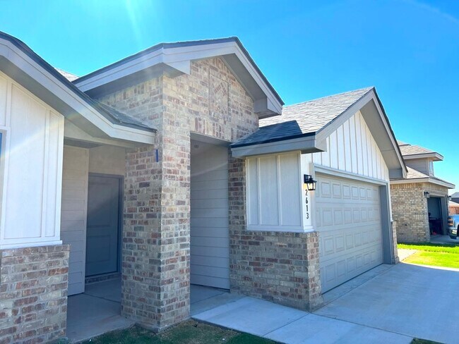Building Photo - 2613 S County Rd