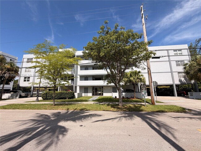 Building Photo - 16518 NE 26th Ave