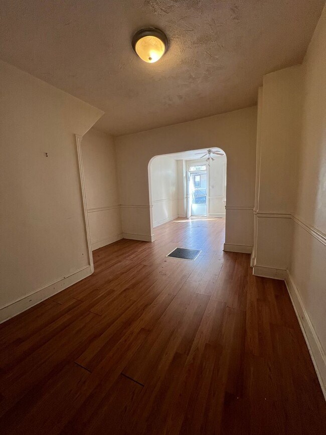 Building Photo - Spacious 2 Bedroom House Coming Soon 07/01
