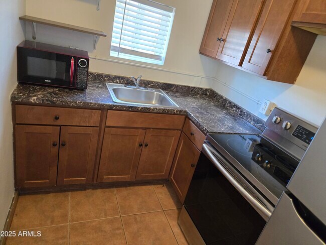 Building Photo - 145 W Wickenburg Way
