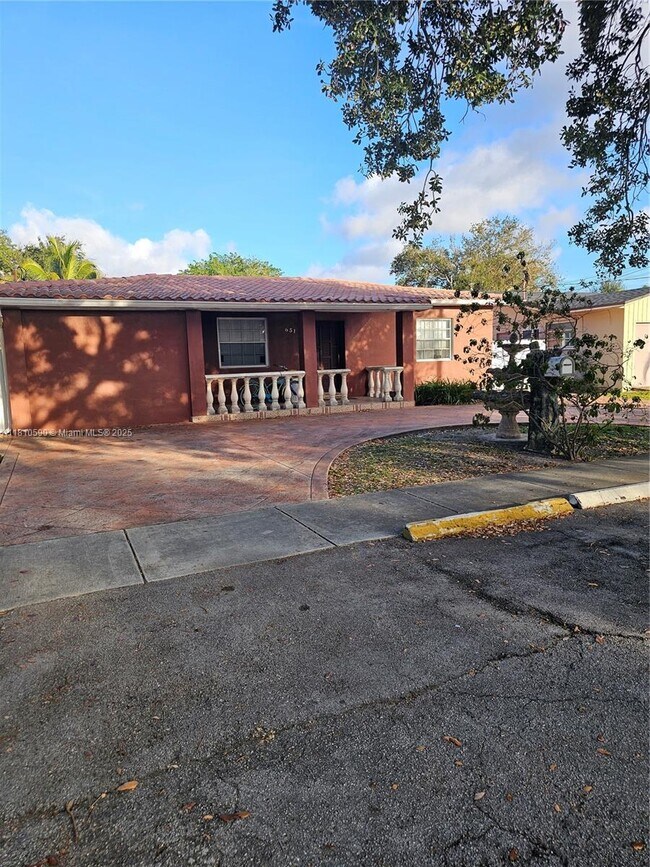 Building Photo - 651 SW 66th Ave