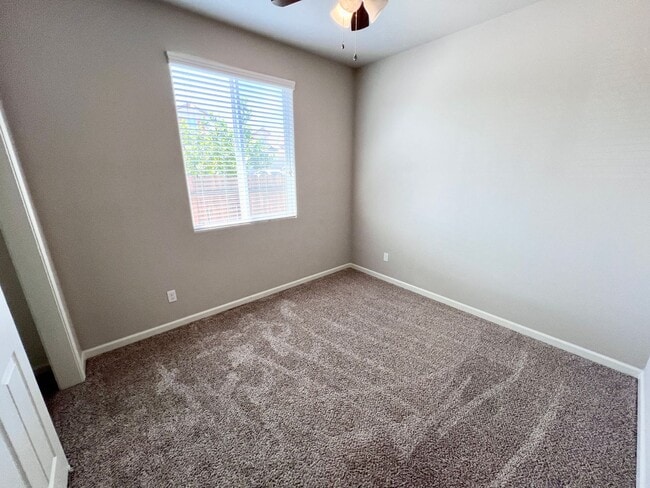 Building Photo - $2,400 Ashlan & Leonard, 3 Bedroom Home - ...