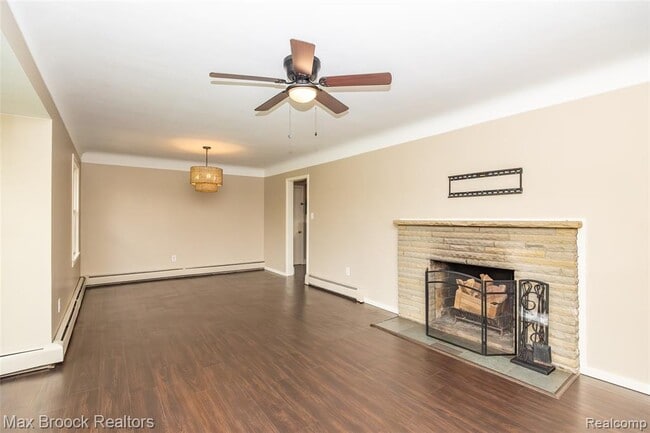 Building Photo - 16239 Madoline St