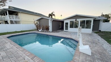 Building Photo - 3727 Overlook Dr NE