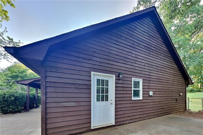 Building Photo - 4750 Jamerson Forest Cir