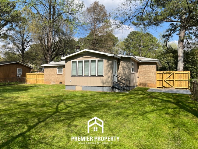Building Photo - Newly Renovated 3-Bedroom Home for Rent in Huntsville, AL - Hardwood Floors & Fenced Backyard
