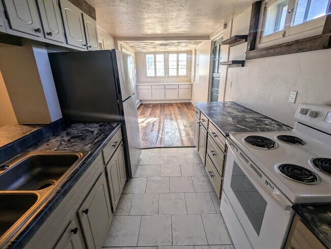 Primary Photo - 2559 Kain Quarry Dr