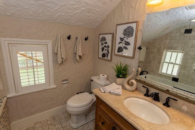 Building Photo - Spacious 4-Bedroom 1930's Mediterranean Home in College Park