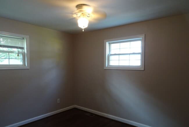 Building Photo - 3 Bedroom 1 Bath Rancher Rental in North H...