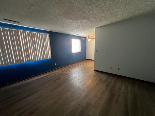 Building Photo - 870 N Boston Way