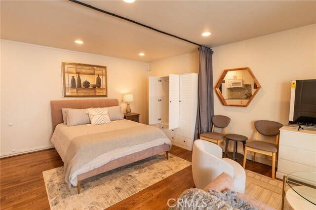 Building Photo - 327 3rd St