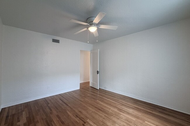 Building Photo - 431 Deodar Ave