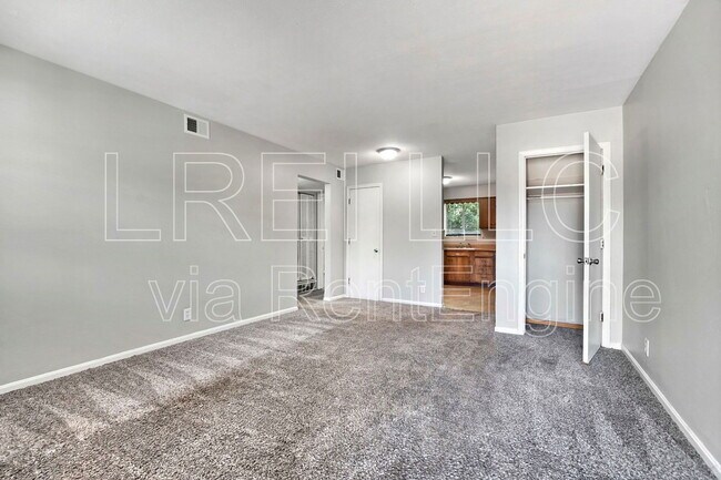 Building Photo - 3811 Carpenter Dr