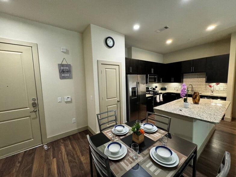 Building Photo - 2300 Old Spanish Trl