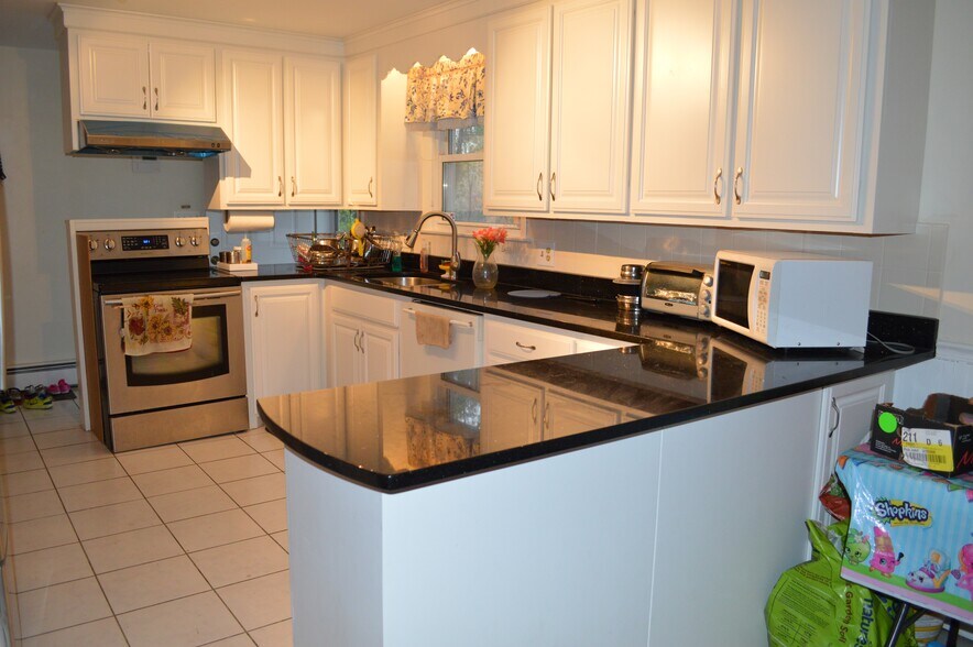 Kitchen - 23 Oneil Dr