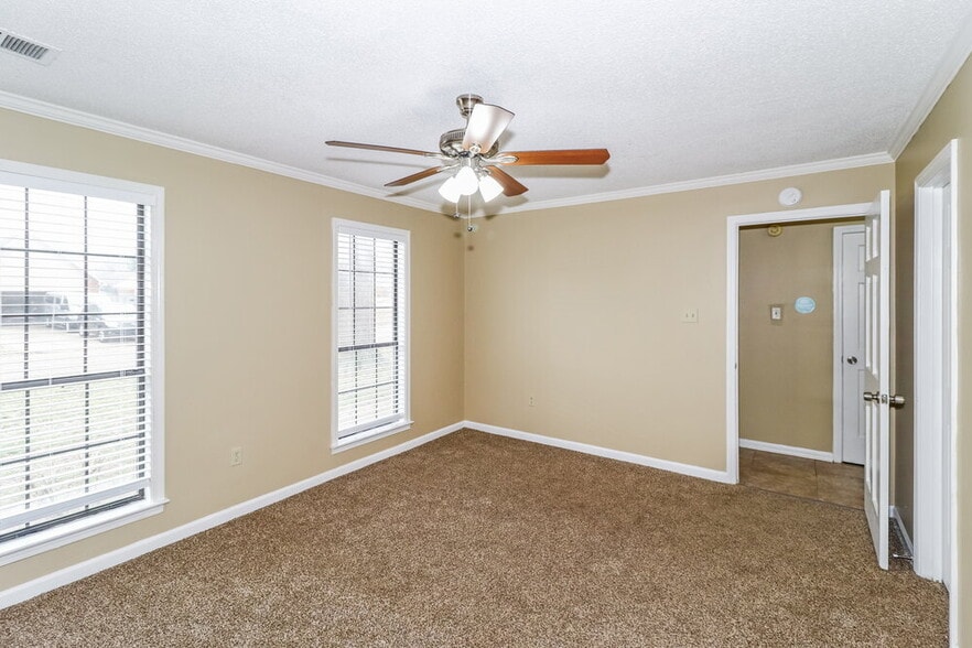 Building Photo - 2691 Country Lawn Cove