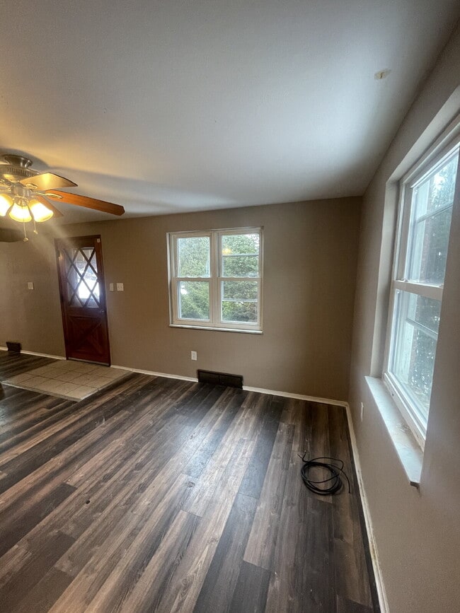 Building Photo - 149 Parkwood Rd