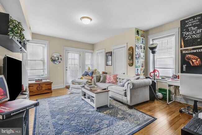 Primary Photo - 6168 Ridge Ave
