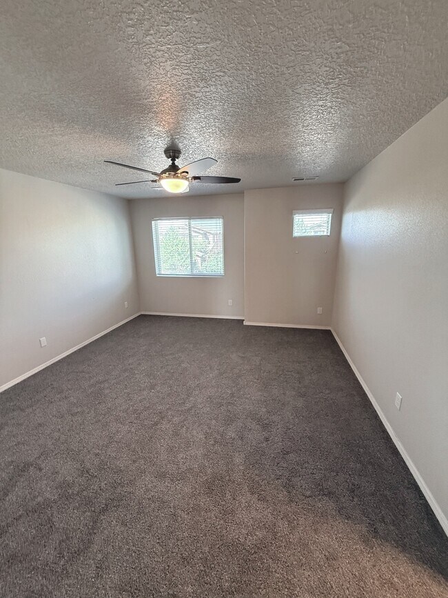 Building Photo - 8936 Mission Ridge Dr