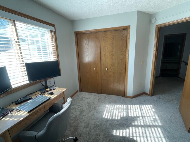 Building Photo - 185 Heather Ln