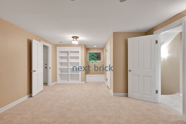 Building Photo - Stunning Bellevue Home for Rent