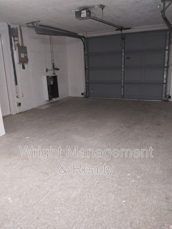 Building Photo - 3233 Finch Dr