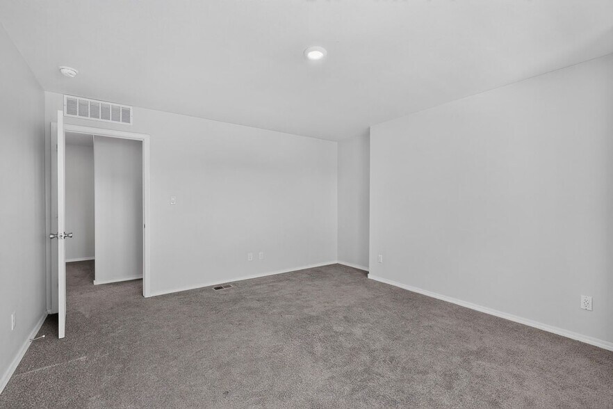Building Photo - 1504 Gulfstream Dr SE