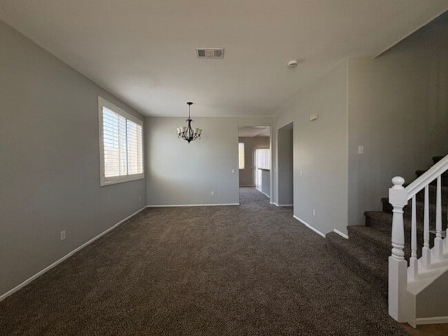 Building Photo - 4 Bedroom with NEW Carpet & Paint