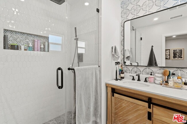 Building Photo - 11038 Blix St