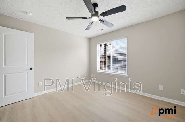 Building Photo - 340 Wells Ct