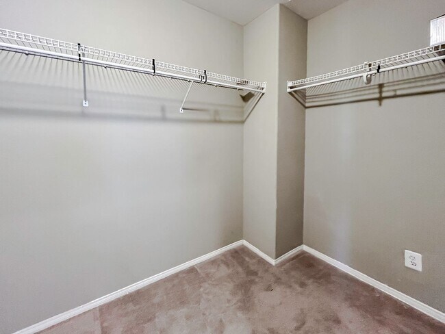 Building Photo - MUST SEE! Beautiful 3 bedroom + Loft + Office Space (or convert to 4th bedroom) + Large Backyard ...