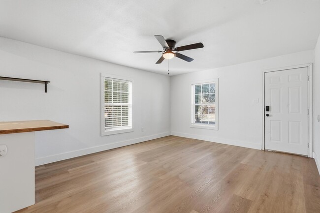 Building Photo - 541 E N 18th St