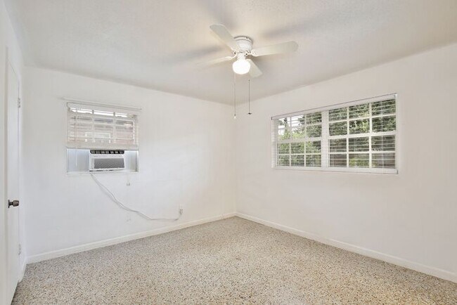 Building Photo - Beautiful 3/2 Spacious Pool Home with a Fenced Backyard and 1 Car Garage in Lake Marsha - Orlando!