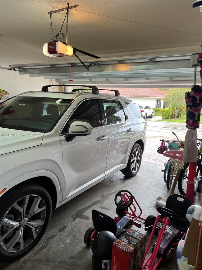 Building Photo - 803 SW 118th Ave