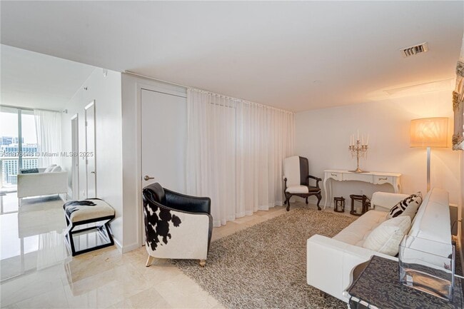 Building Photo - 495 Brickell Ave