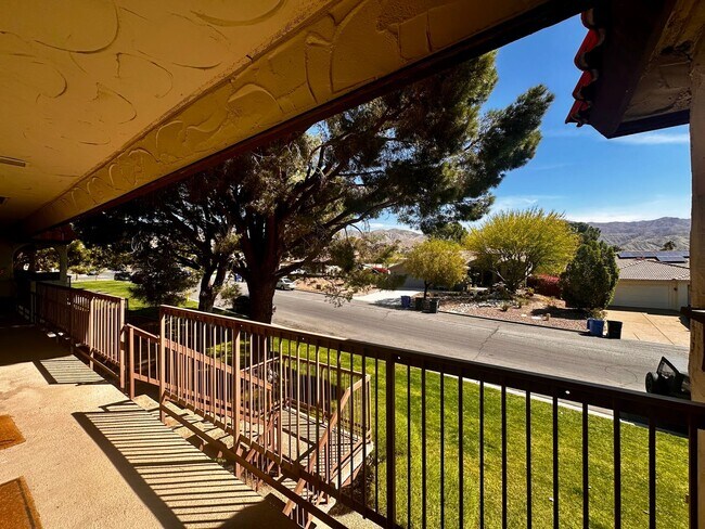 Building Photo - AVAILABLE NOW!! 1 BEDROOM 1 BATHROOM CONDO IN MISSION LAKES DESERT HOT SPRINGS