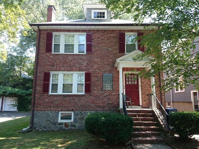 Building Photo - Greycliff 3 Bed