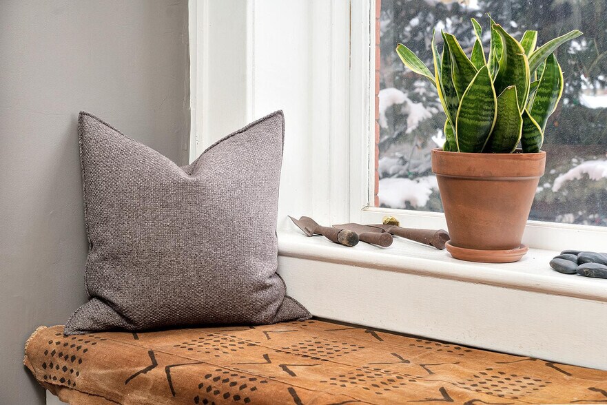 Building Photo - 107 W Columbia Ave