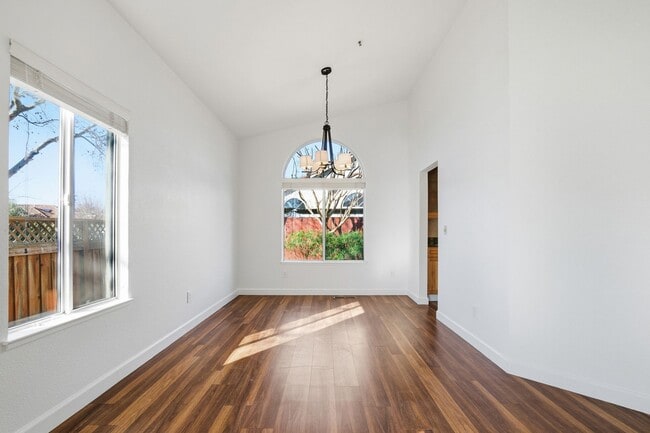 Building Photo - Desirable North Napa 3 Bed Single-Family Home