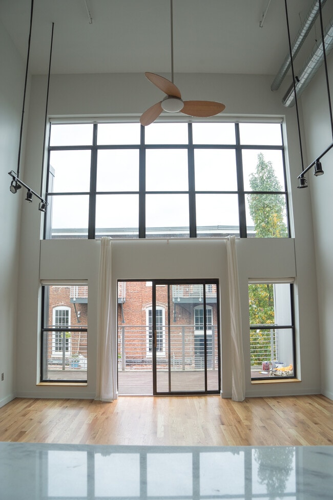 Building Photo - 1352 Rosa L Parks Blvd