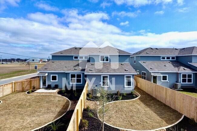 Building Photo - 888 Casina Cir