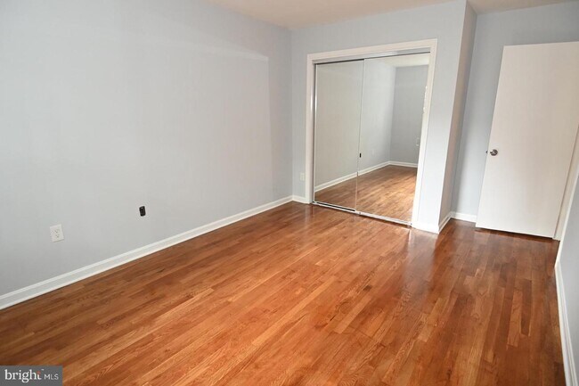 Building Photo - 1009 N Van Dorn St