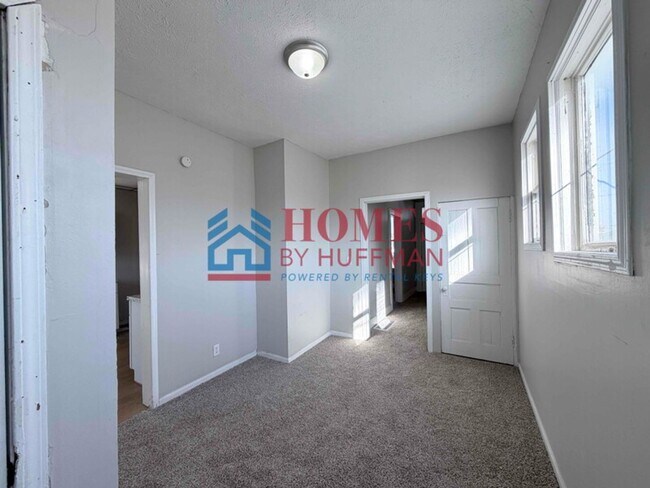 Building Photo - Large Two Bedroom House | Westside