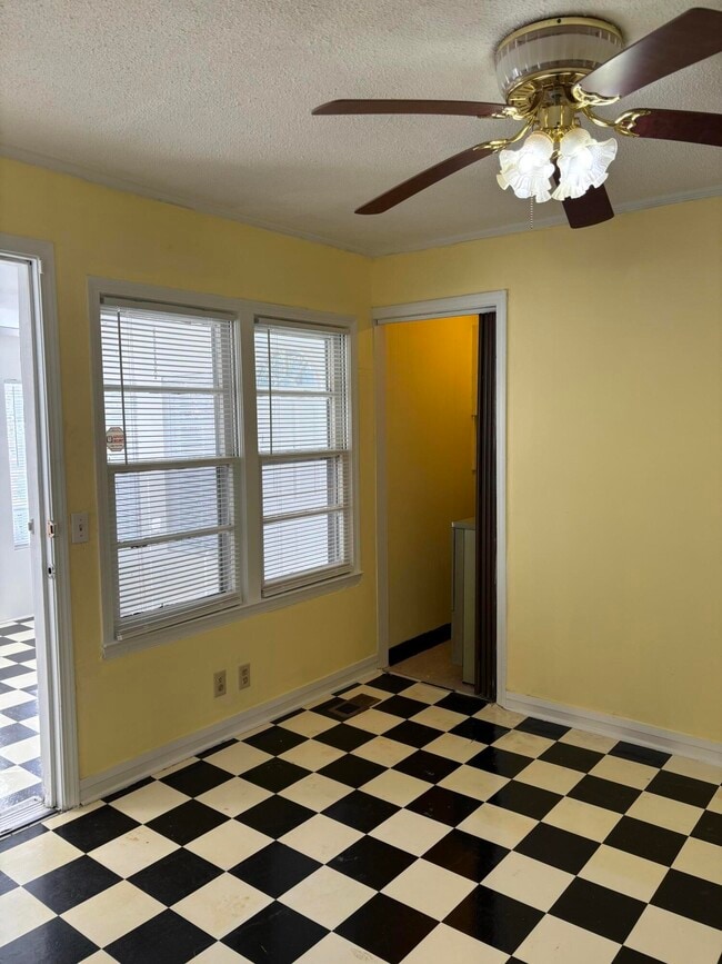 Building Photo - 107 Orange St